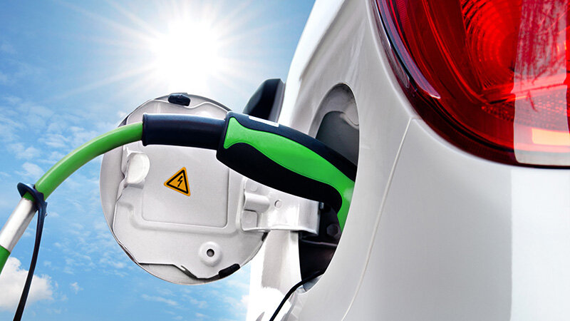 Elektrofahrzeuge sicher löschen